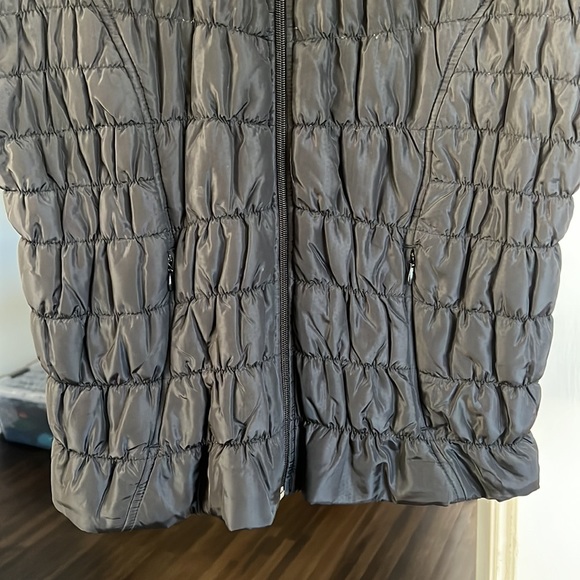 90 Degree by Reflex- zip front vest - Picture 3 of 4